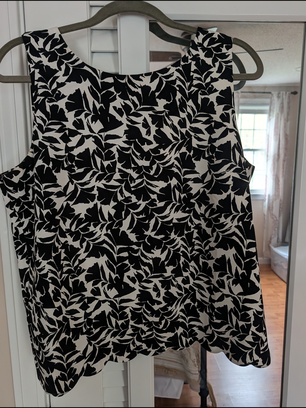 J. Crew Women's Black & White Leaf Print Sleeveless Top